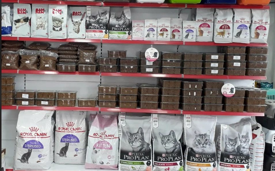 Rafımızdan Royal Canin ve Pro Plan kedi maması